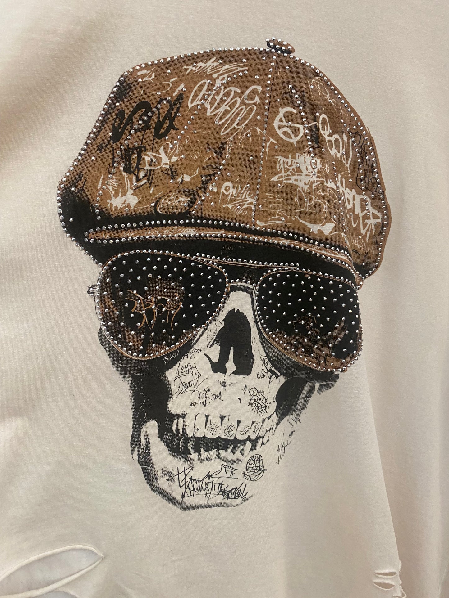 Skull Statement Shirt – Weiß & Beige