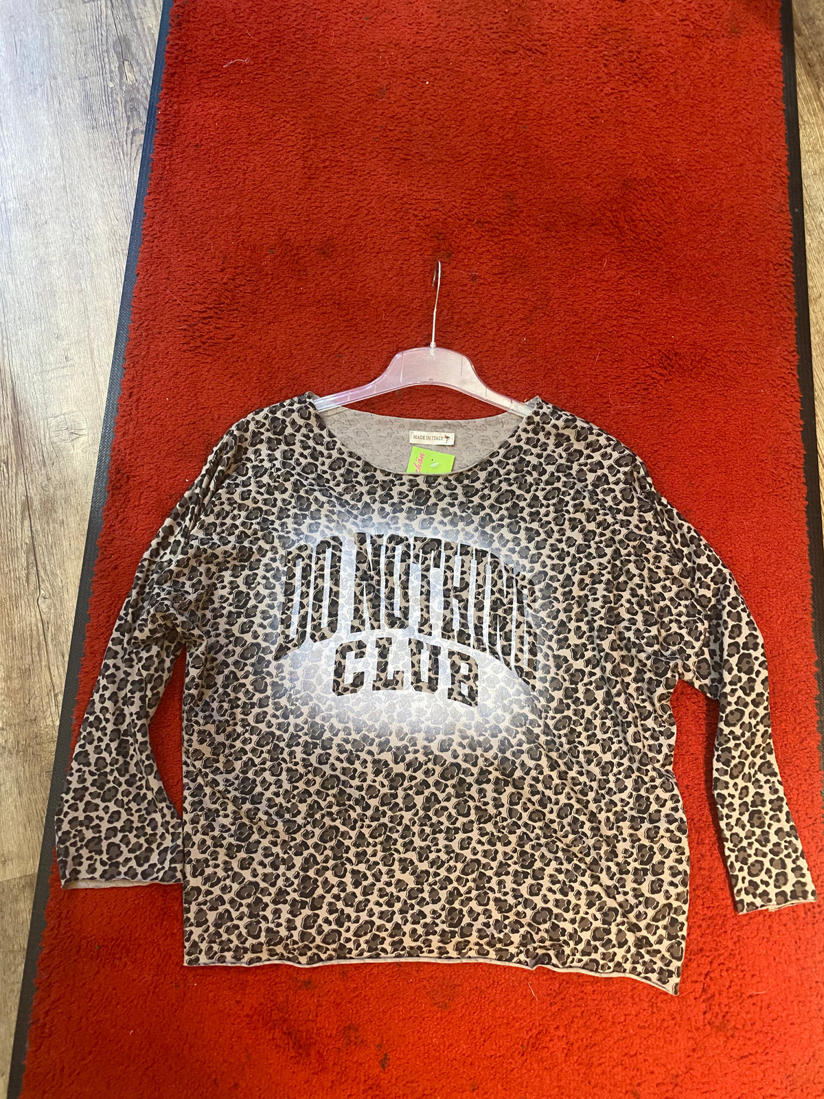 Trendiges Leo-Shirt mit Statement-Aufdruck