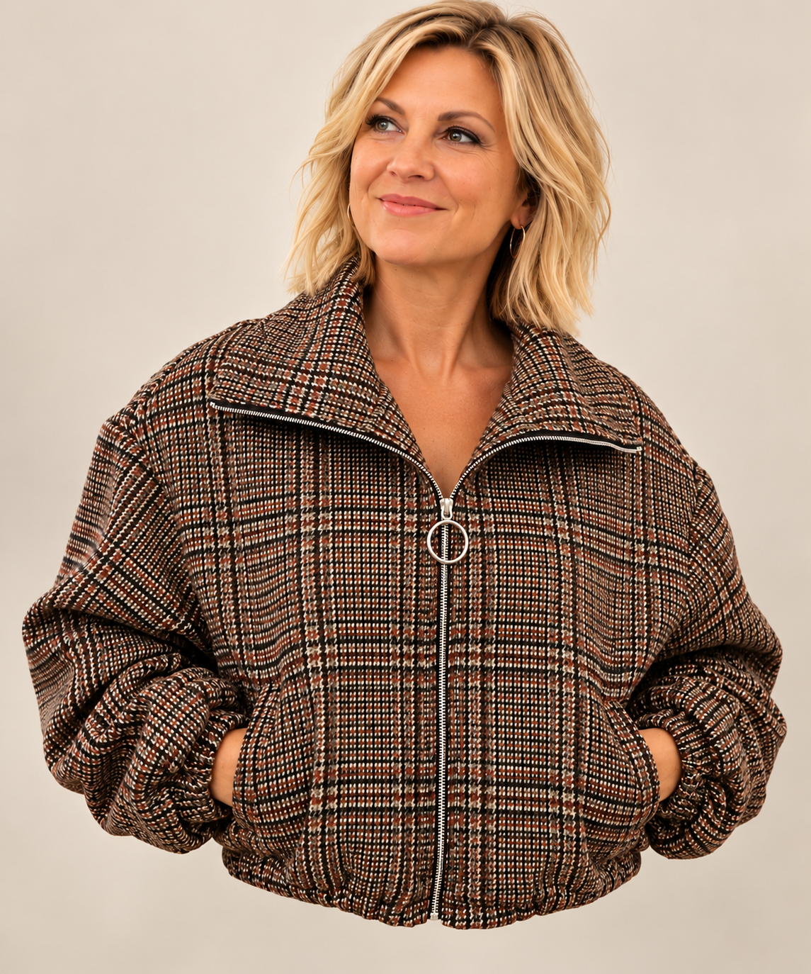 Modische Kurzjacke im angesagten Karomuster