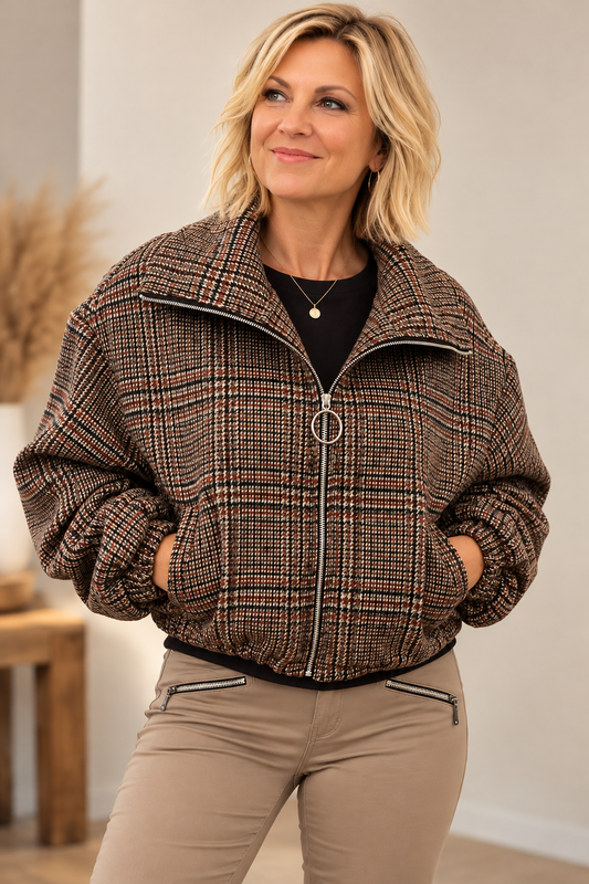 Modische Kurzjacke im angesagten Karomuster