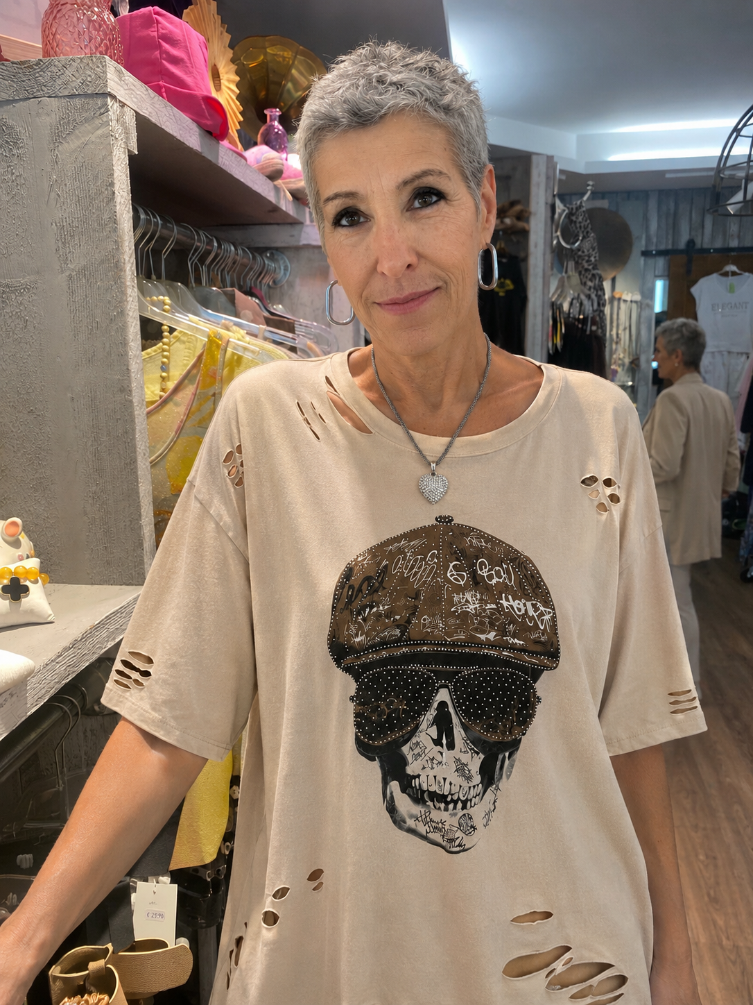 Skull Statement Shirt – Weiß & Beige