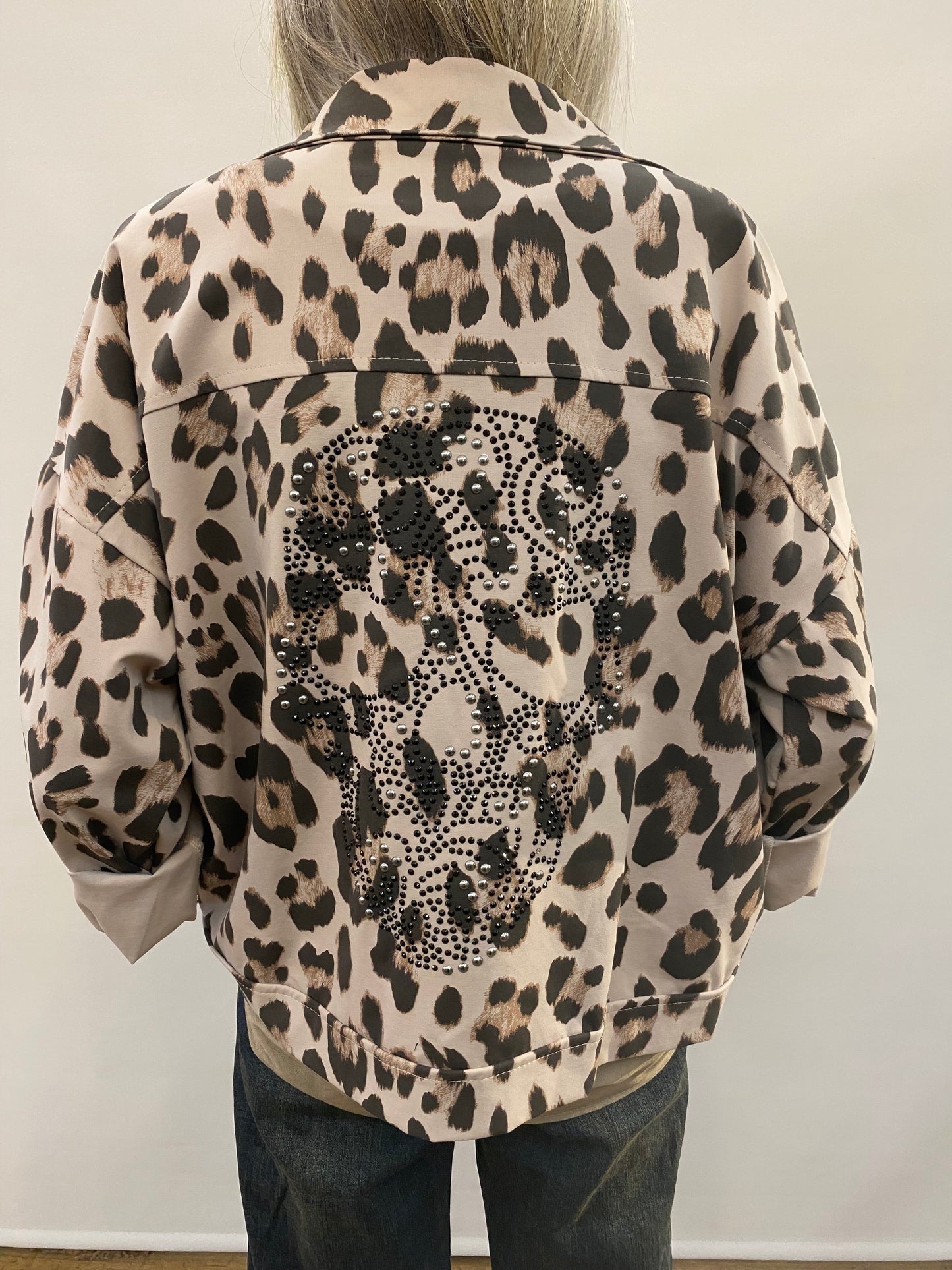 Damen Jacke Leo Look mit großen Taschen und Strass Totenkopf Beige