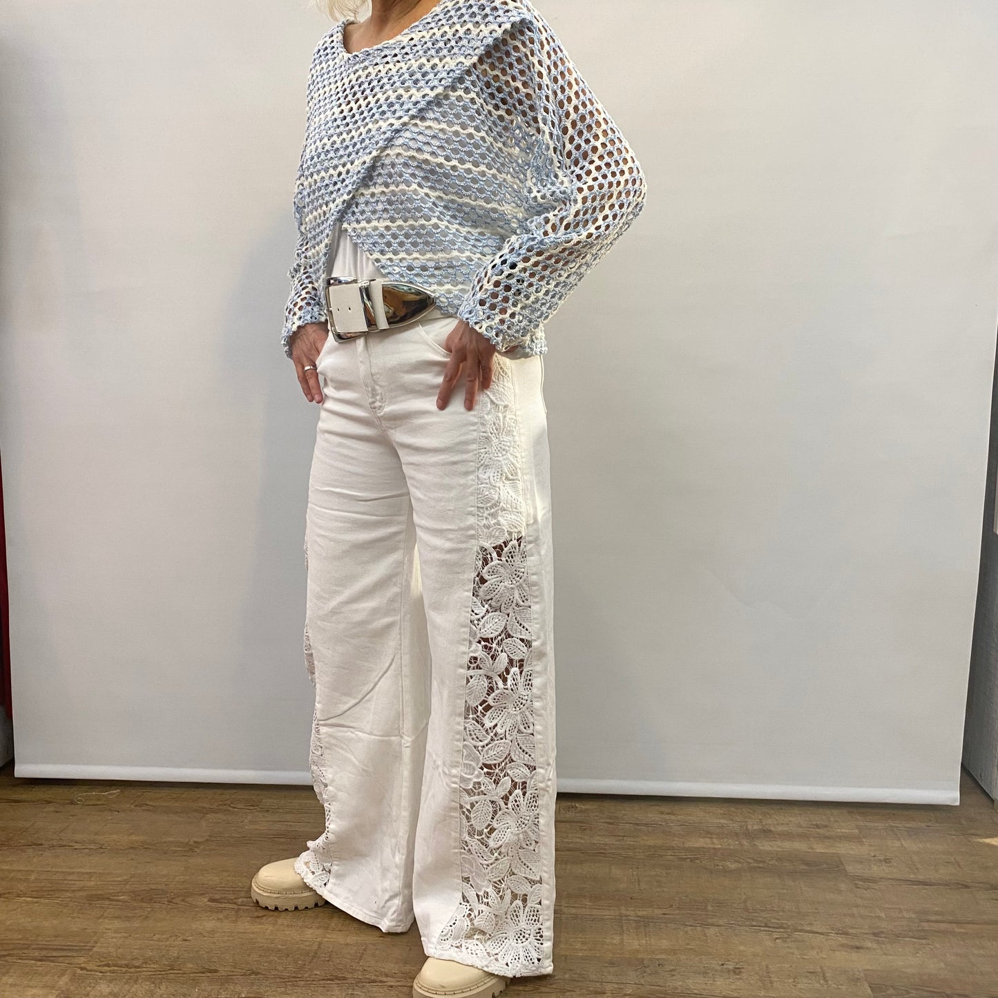 Jeans "Moni" in weiss mit Spitzeneinsatz