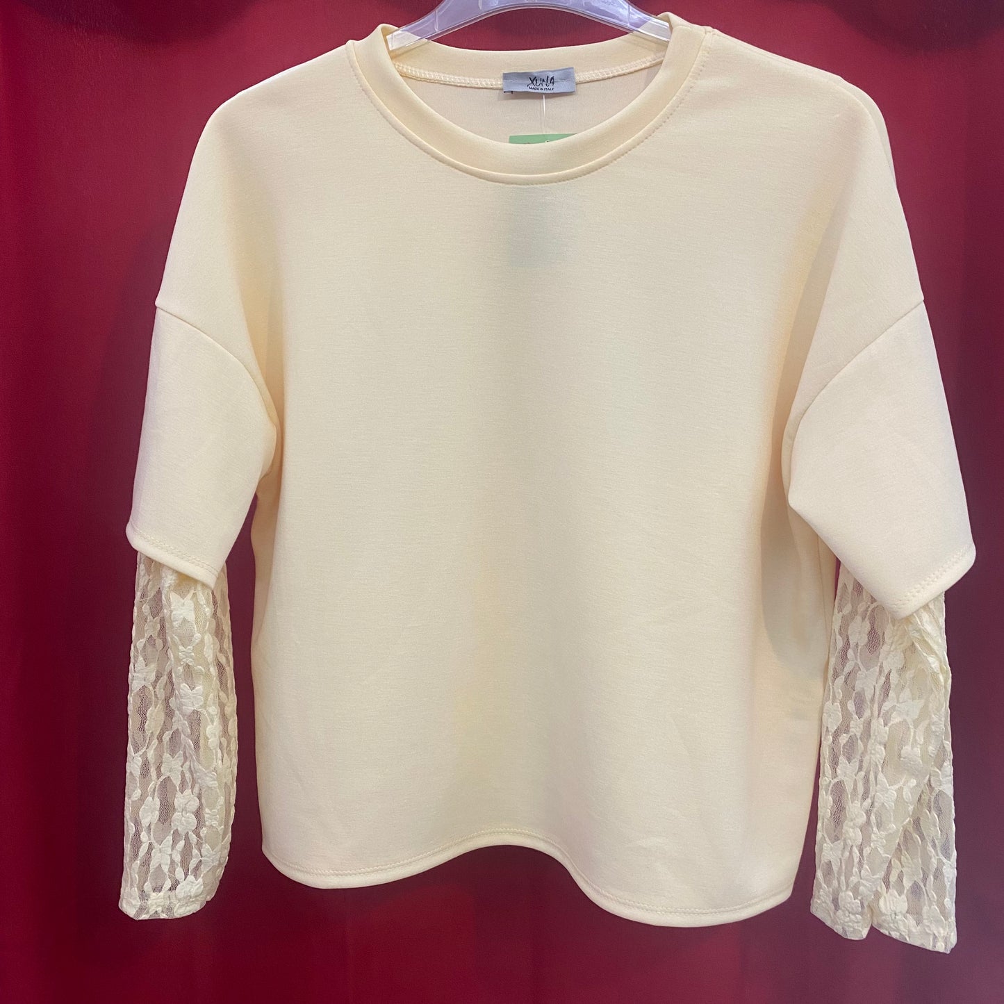 Sweater mit Spitzenärmeln