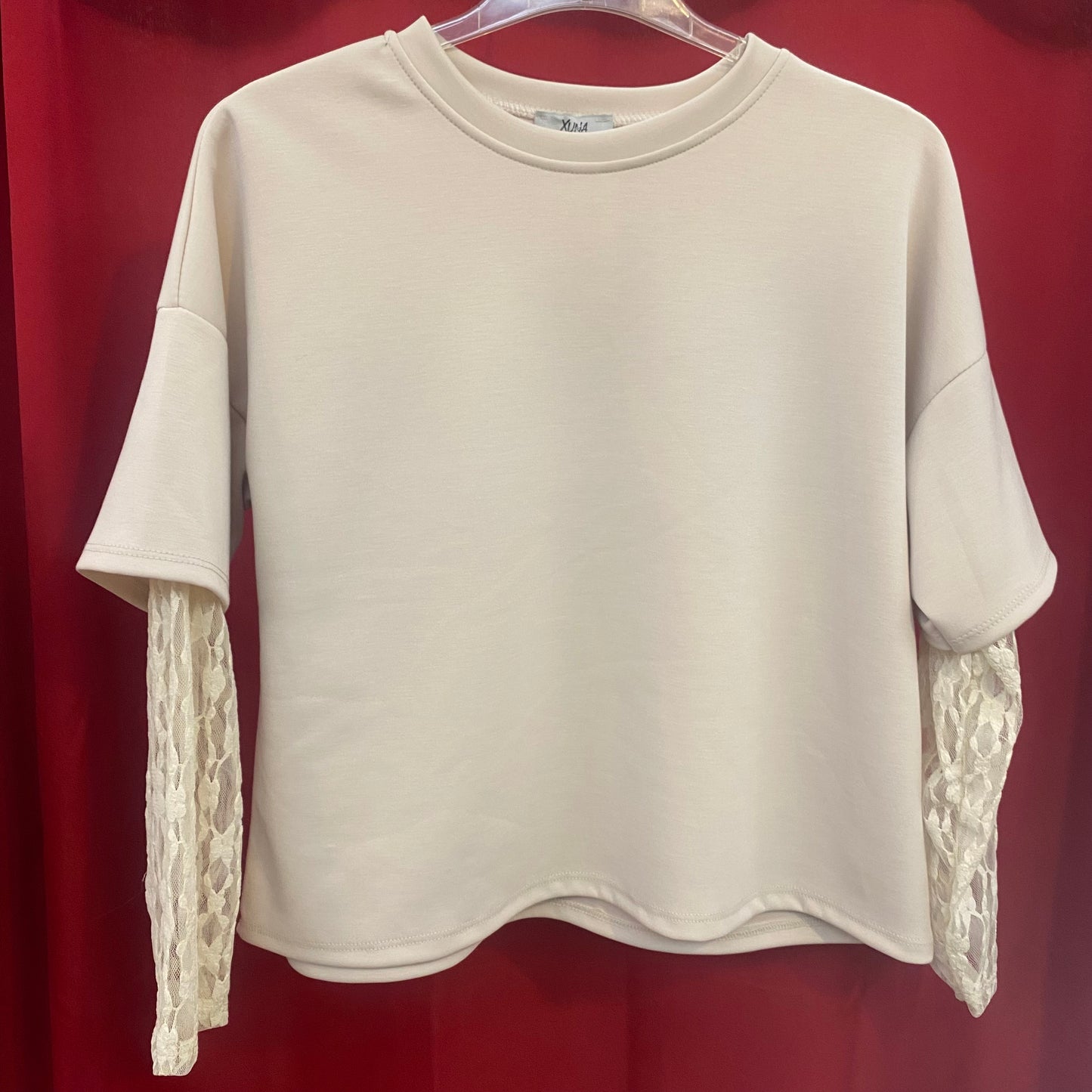 Sweater mit Spitzenärmeln