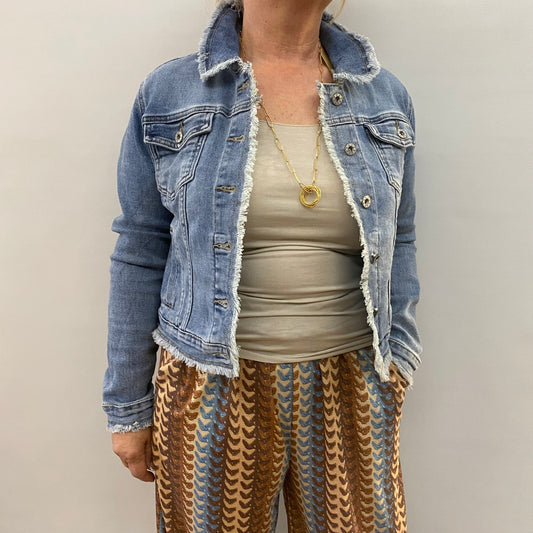 Trendige Jeansjacke mit Fransen-Details