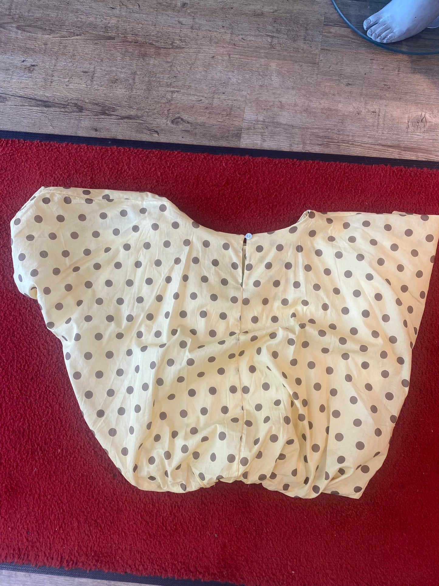 Baumwoll-Bluse mit Punkten – Sonniger Retro-Charme ☀️🤎