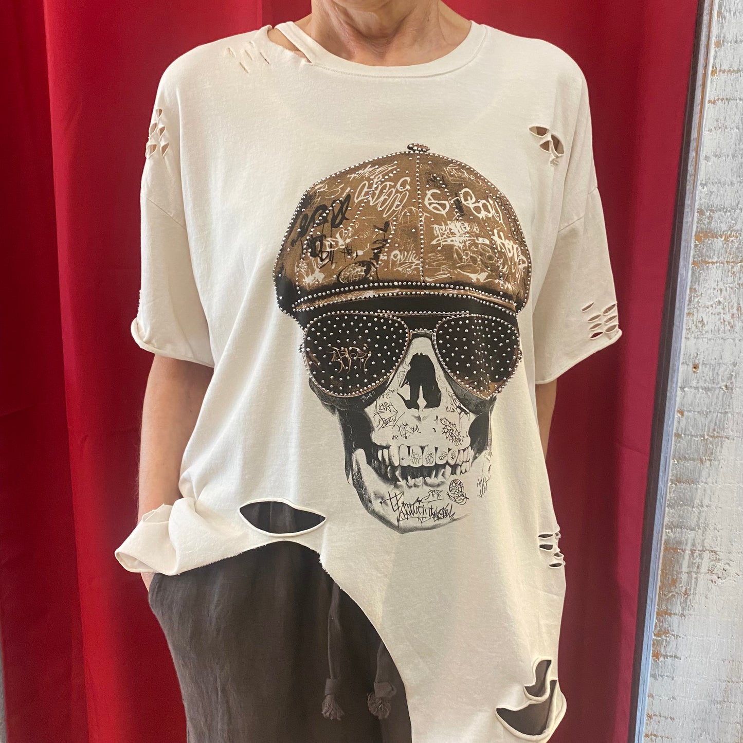 Skull Statement Shirt – Weiß & Beige