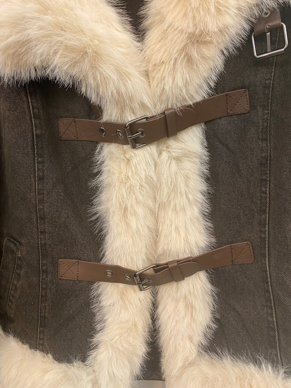 Stylische Jacke mit kuscheligem Kunstfellbesatz 🤎